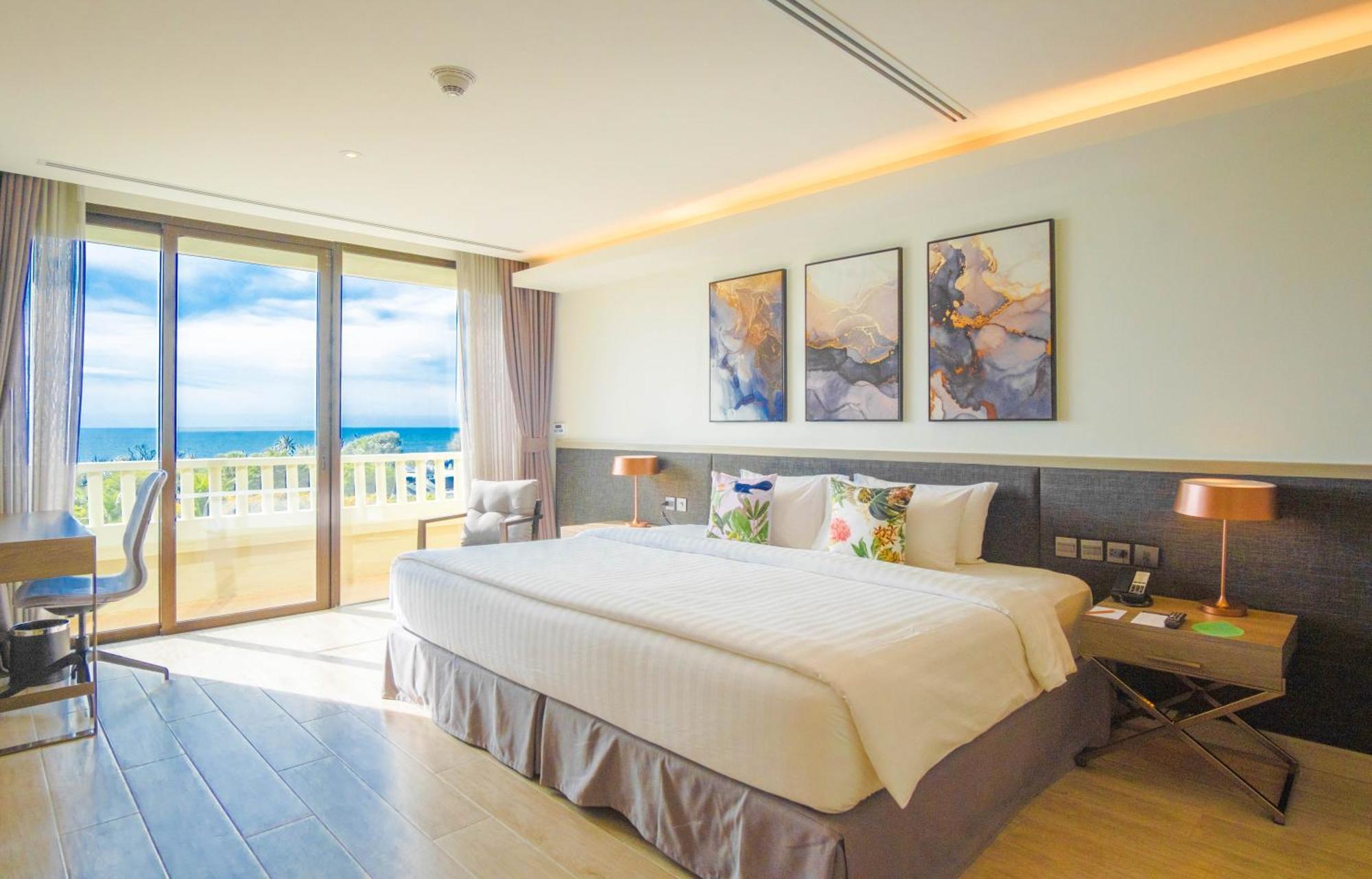 Paradox Resort Phuket Karon Exterior foto Deluxe Ocean View