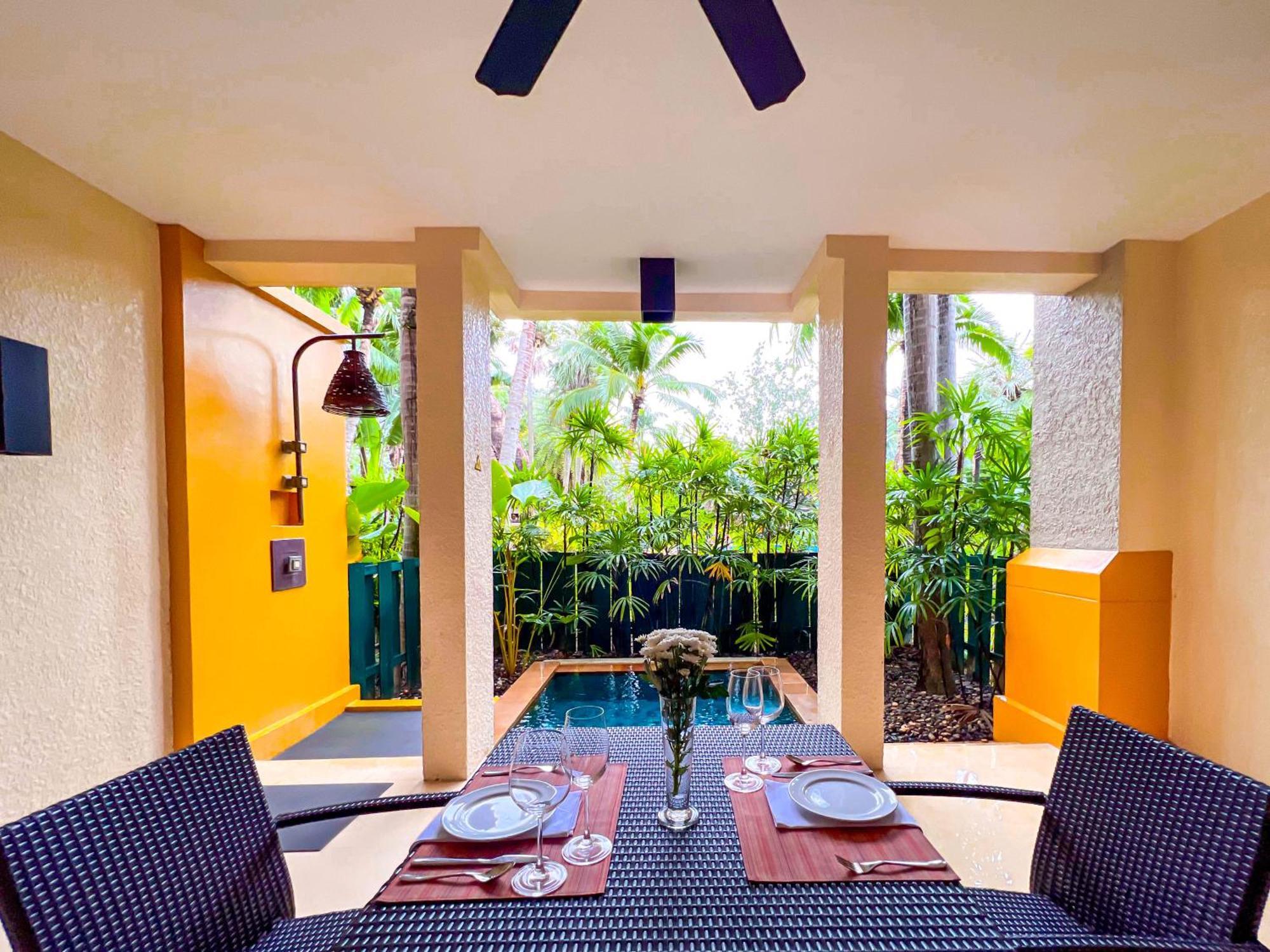 Paradox Resort Phuket Karon Exterior foto A private pool at a hotel in Phuket, Thailand