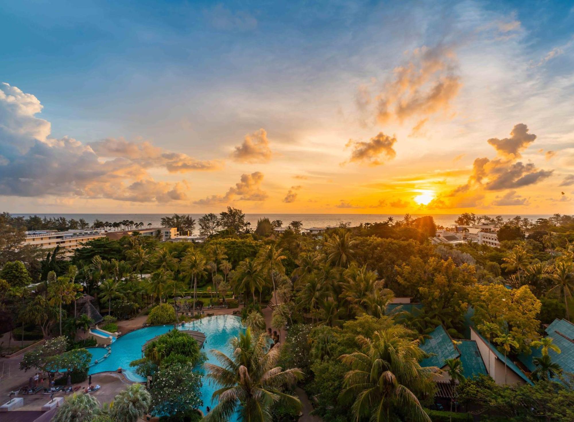Paradox Resort Phuket Karon Exterior foto Sunset at the Hard Rock Hotel