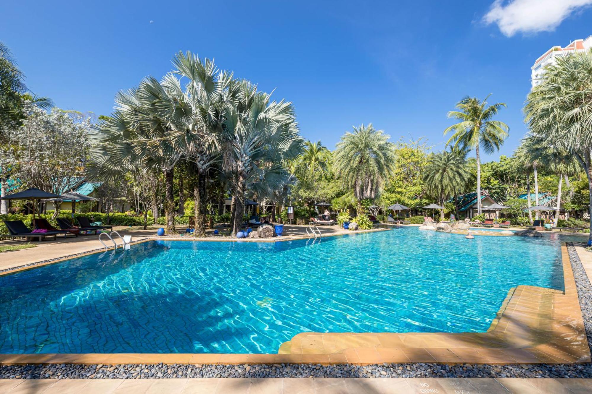 Paradox Resort Phuket Karon Exterior foto The swimming pool at the Royal Thai Police Academy