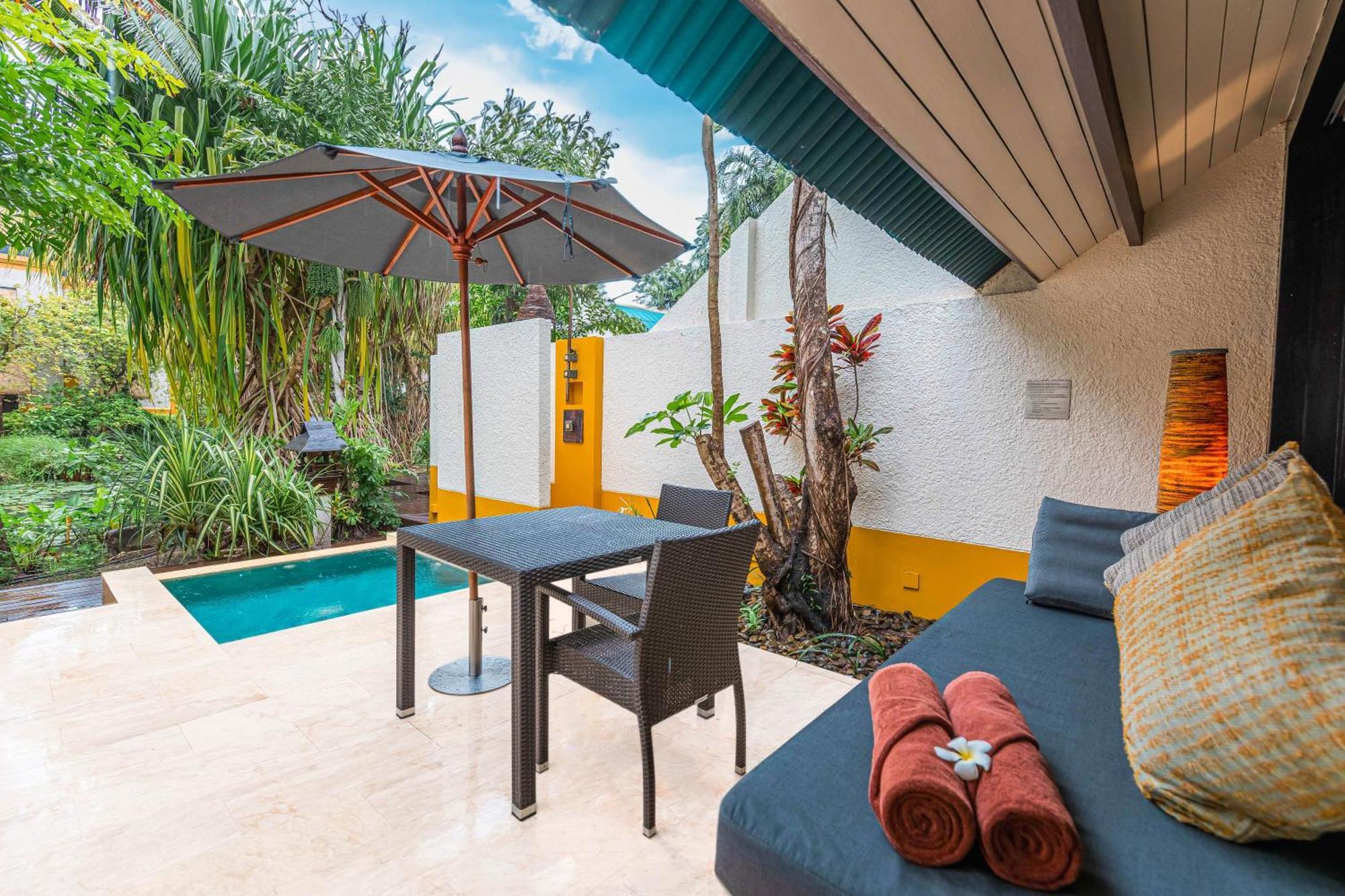 Paradox Resort Phuket Karon Exterior foto The swimming pool at the hotel