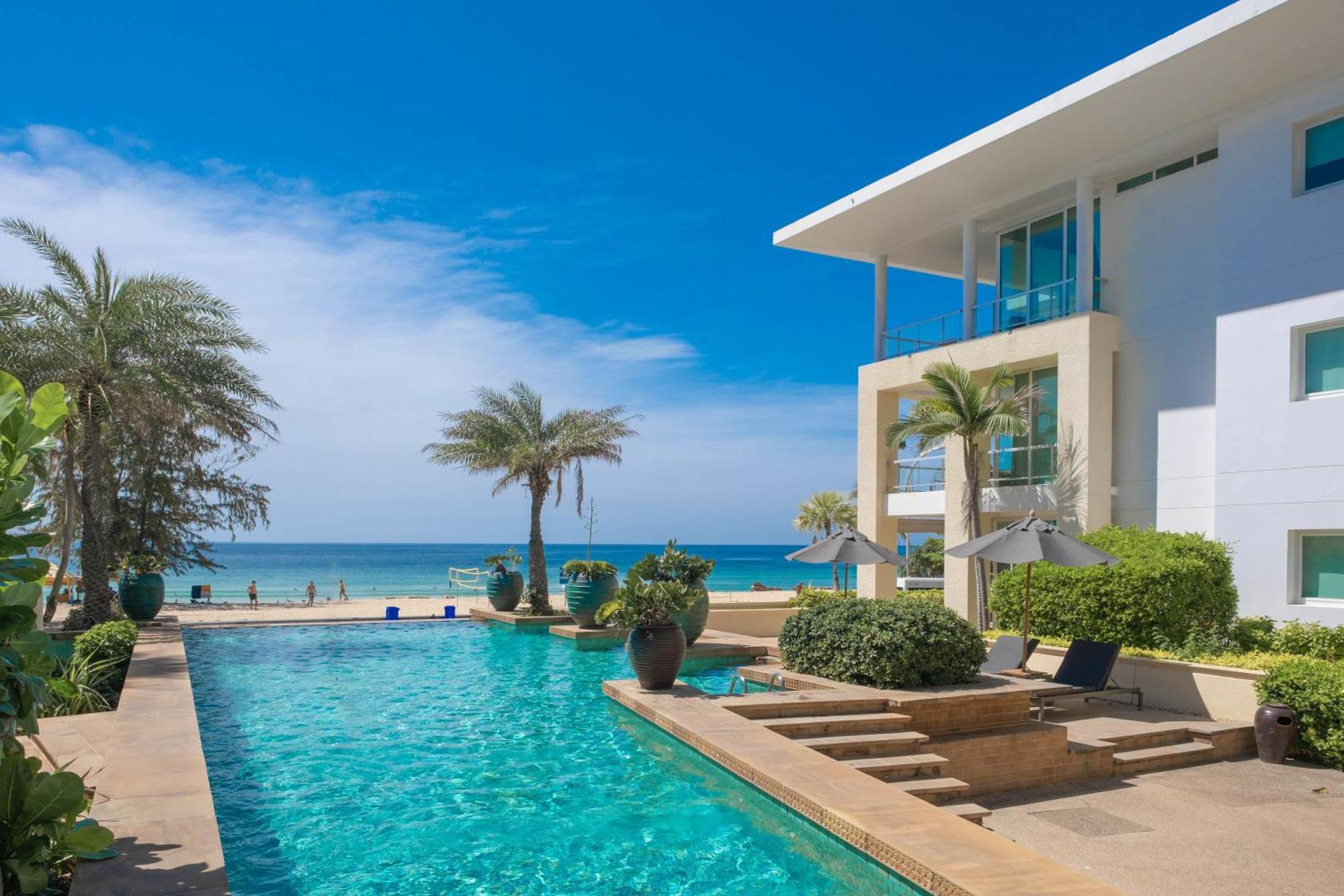 Paradox Resort Phuket Karon Exterior foto The swimming pool at the hotel