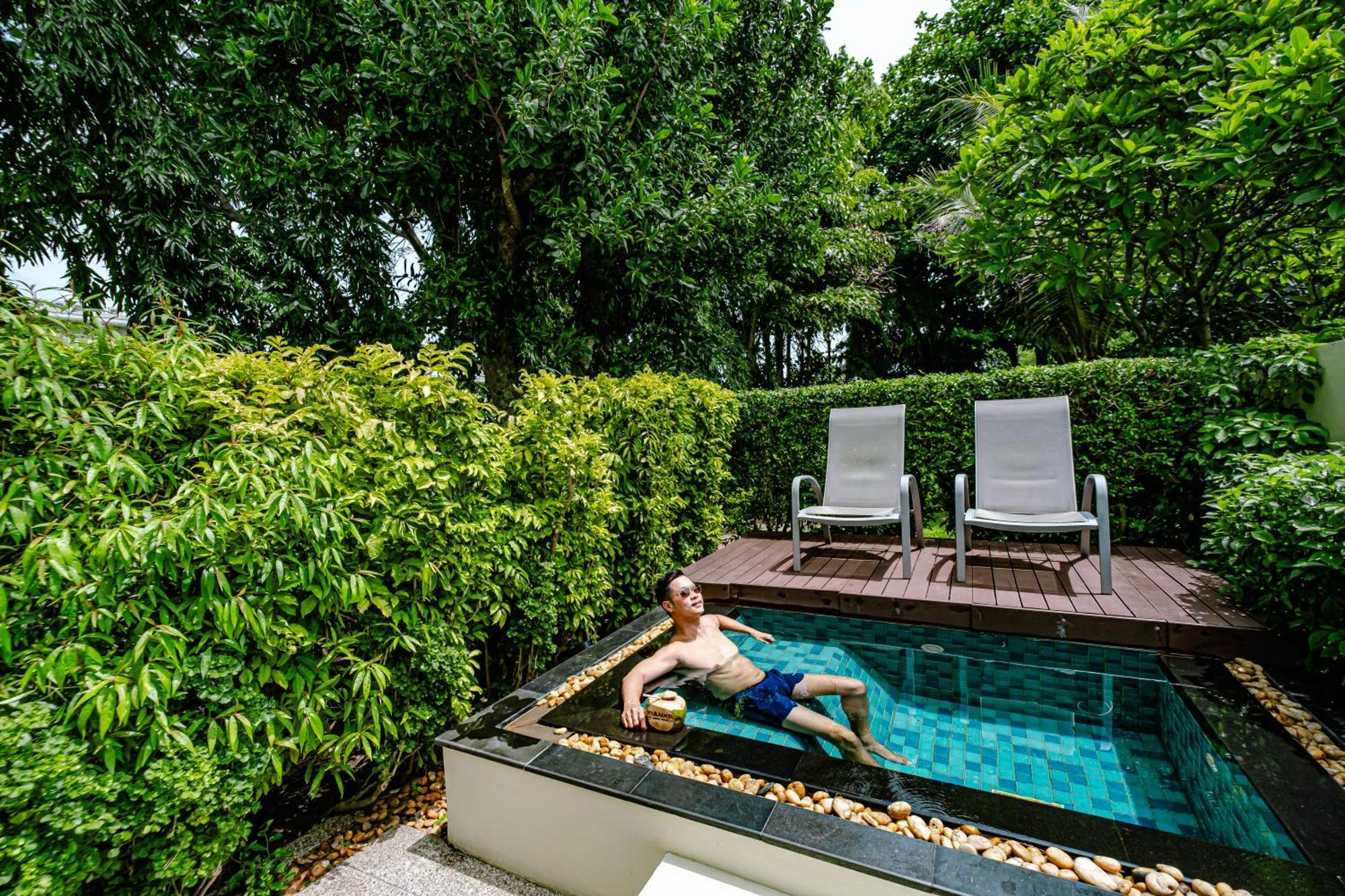 Paradox Resort Phuket Karon Exterior foto A man relaxing in a private pool
